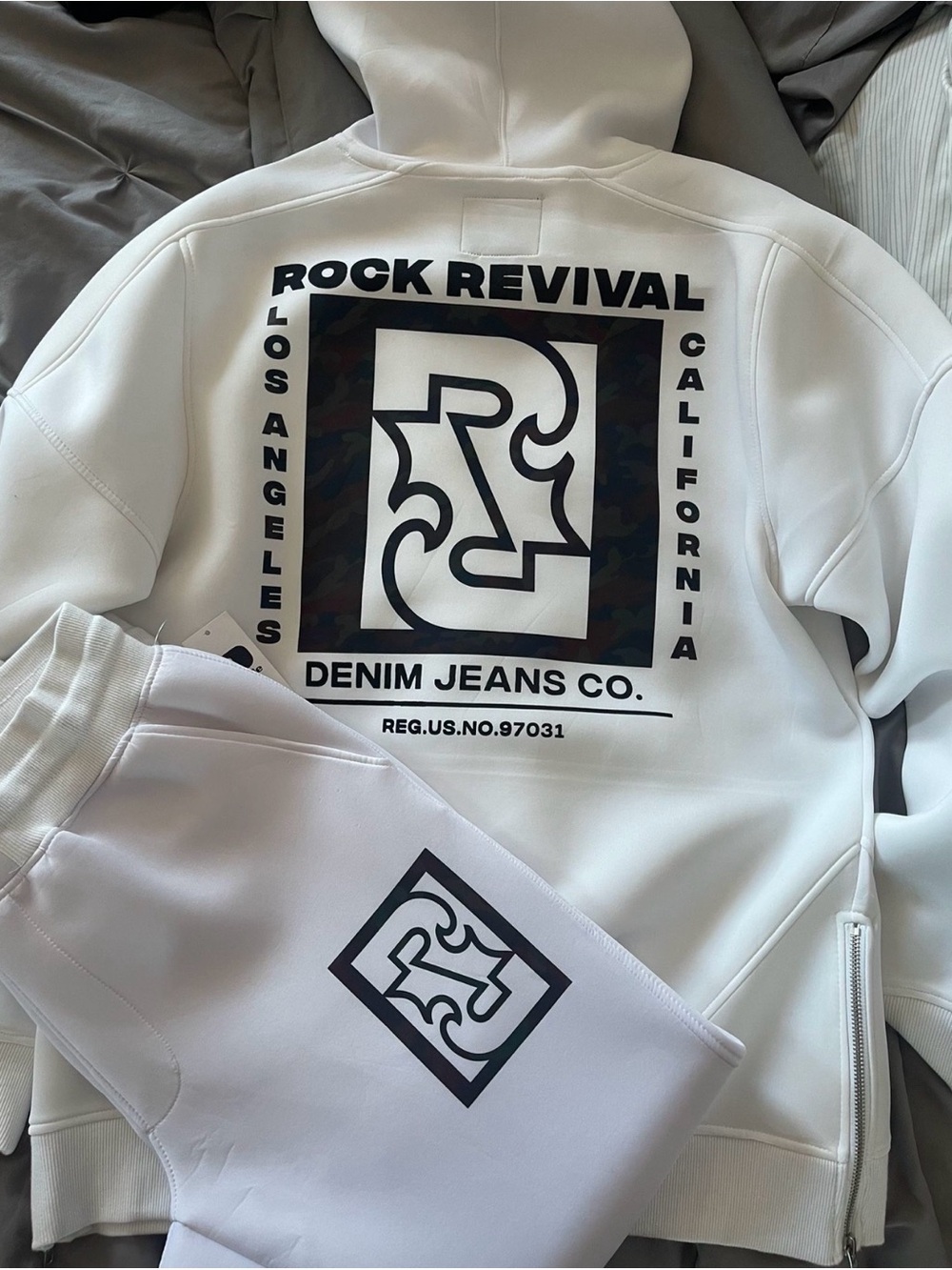 Men’s Rock Revival White Hoodie and Sweatpants Set with Black Graphic